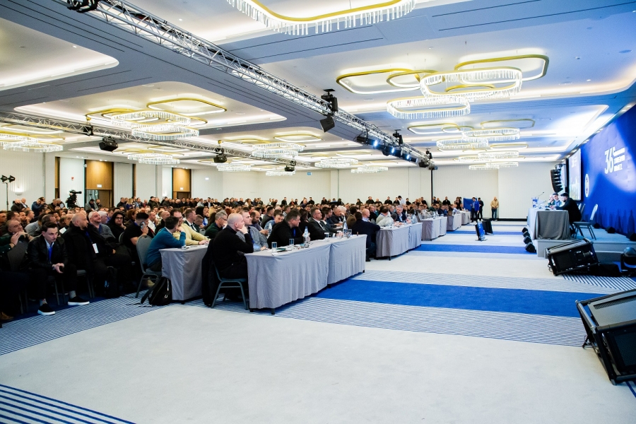 36&omicron; &sigma;&upsilon;&nu;έ&delta;&rho;&iota;&omicron; &Pi;.&Omicron;.&Alpha;&Sigma;.&Upsilon;.: &Sigma;&tau;&omicron; &mu;&epsilon;&tau;&alpha;ί&chi;&mu;&iota;&omicron; &tau;&omega;&nu; &epsilon;&xi;&epsilon;&lambda;ί&xi;&epsilon;&omega;&nu; &mu;&epsilon; &tau;&eta; &chi;ώ&rho;&alpha;  &sigma;&tau;&eta;&nu; &laquo;&pi;&epsilon;&rho;ί&mu;&epsilon;&tau;&rho;&omicron; &tau;&eta;&sigmaf; &phi;&omega;&tau;&iota;ά&sigmaf;&raquo; &tau;&omicron;&upsilon; &pi;&omicron;&lambda;έ&mu;&omicron;&upsilon;